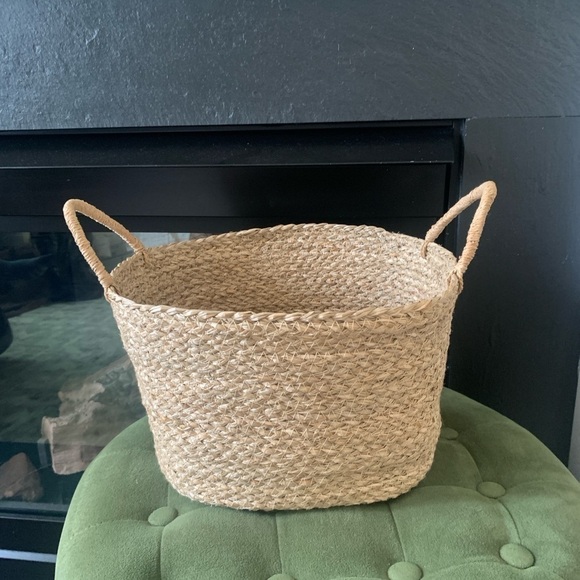Straw basket with handles home decor or storage planter - Picture 2 of 5